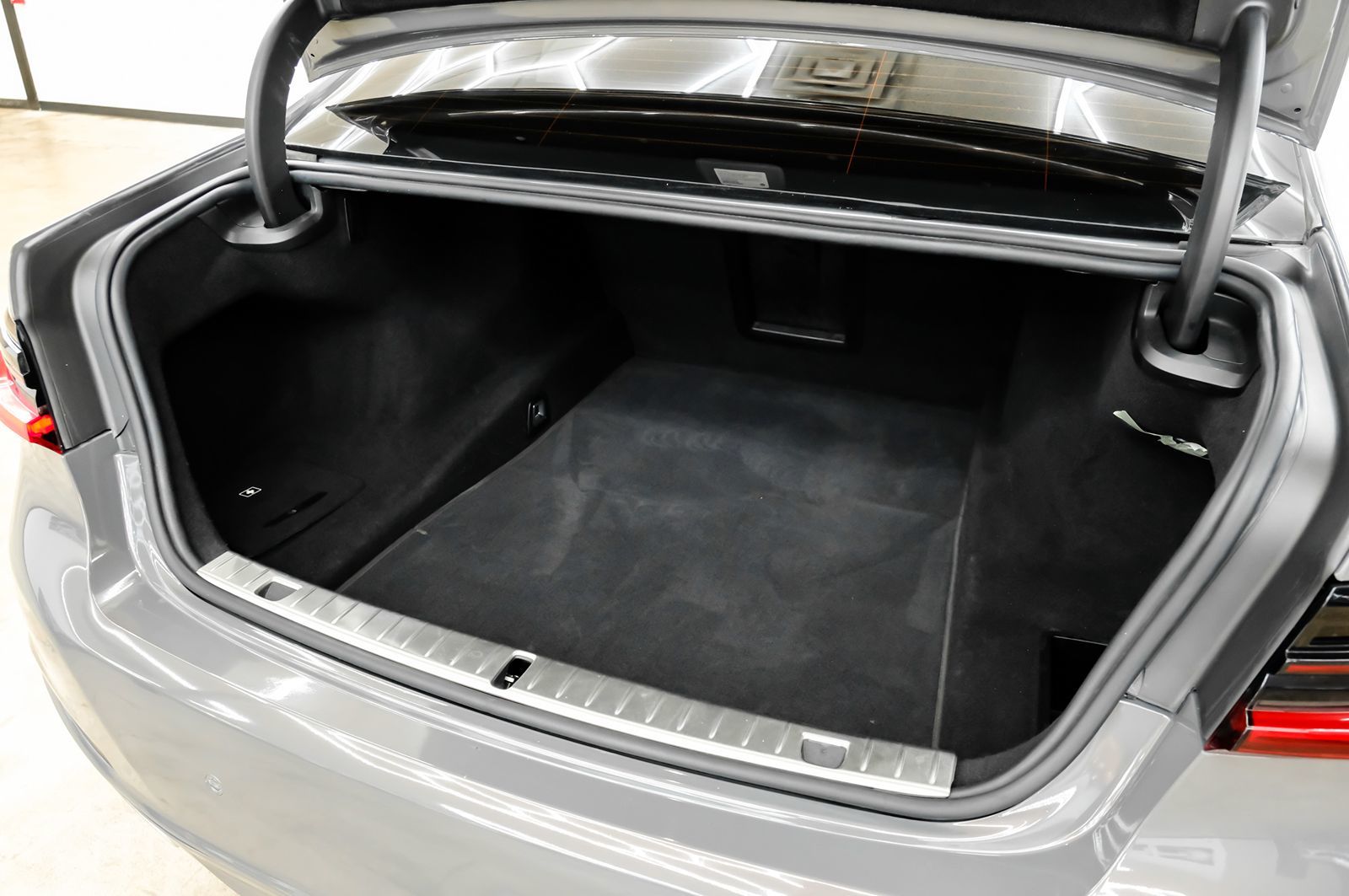Photo 59 of this BMW 7 Series