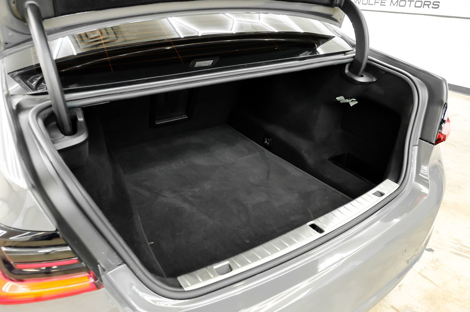 Photo 60 of this BMW 7 Series