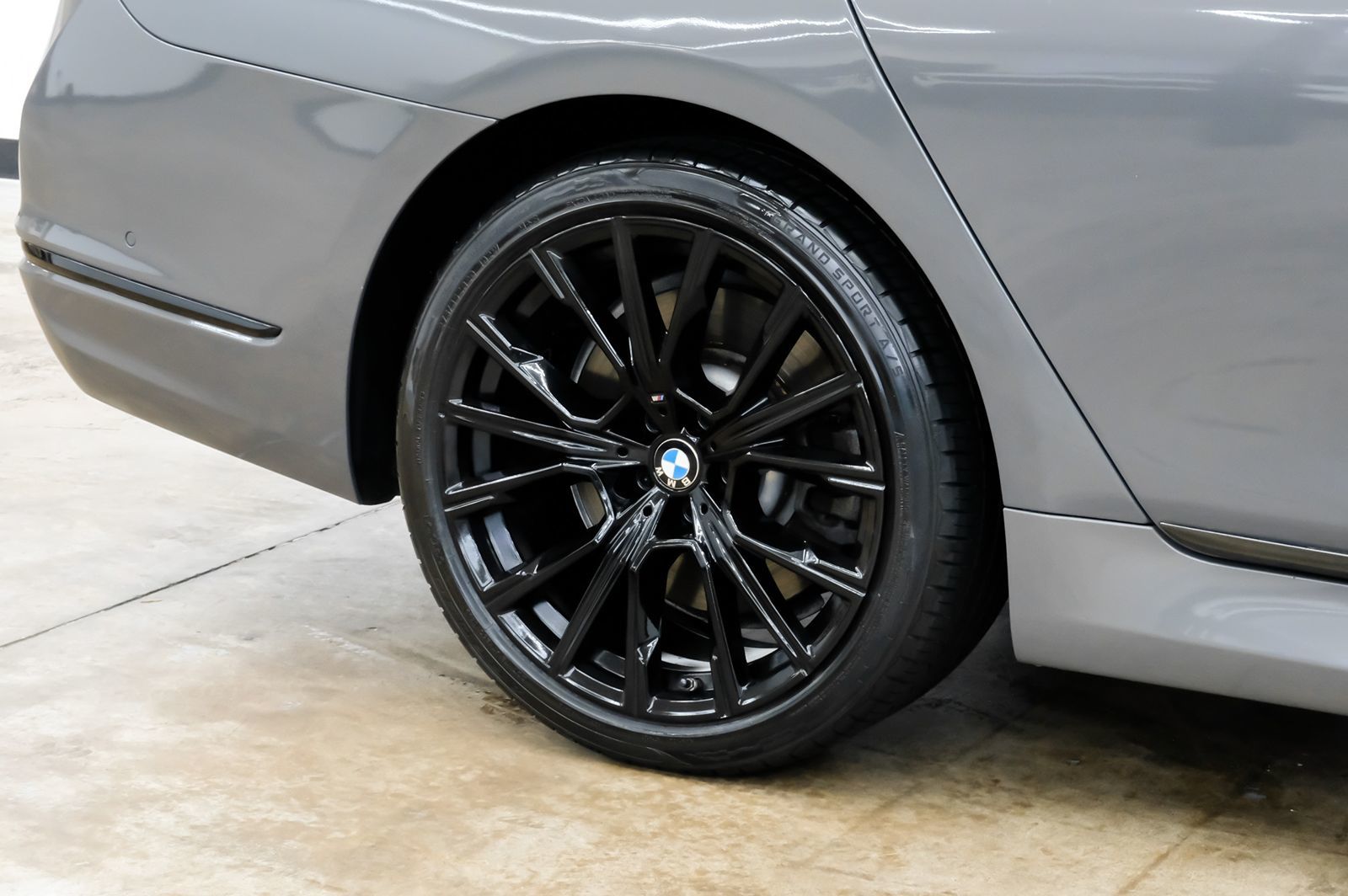 Photo 62 of this BMW 7 Series