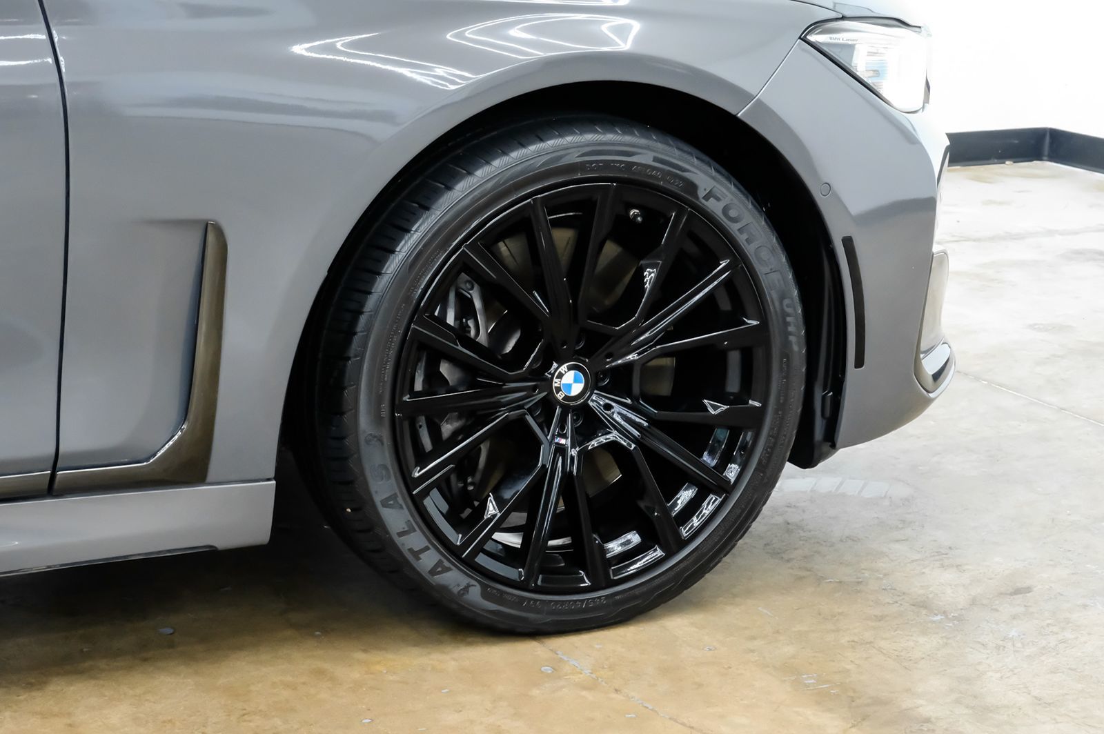 Photo 63 of this BMW 7 Series