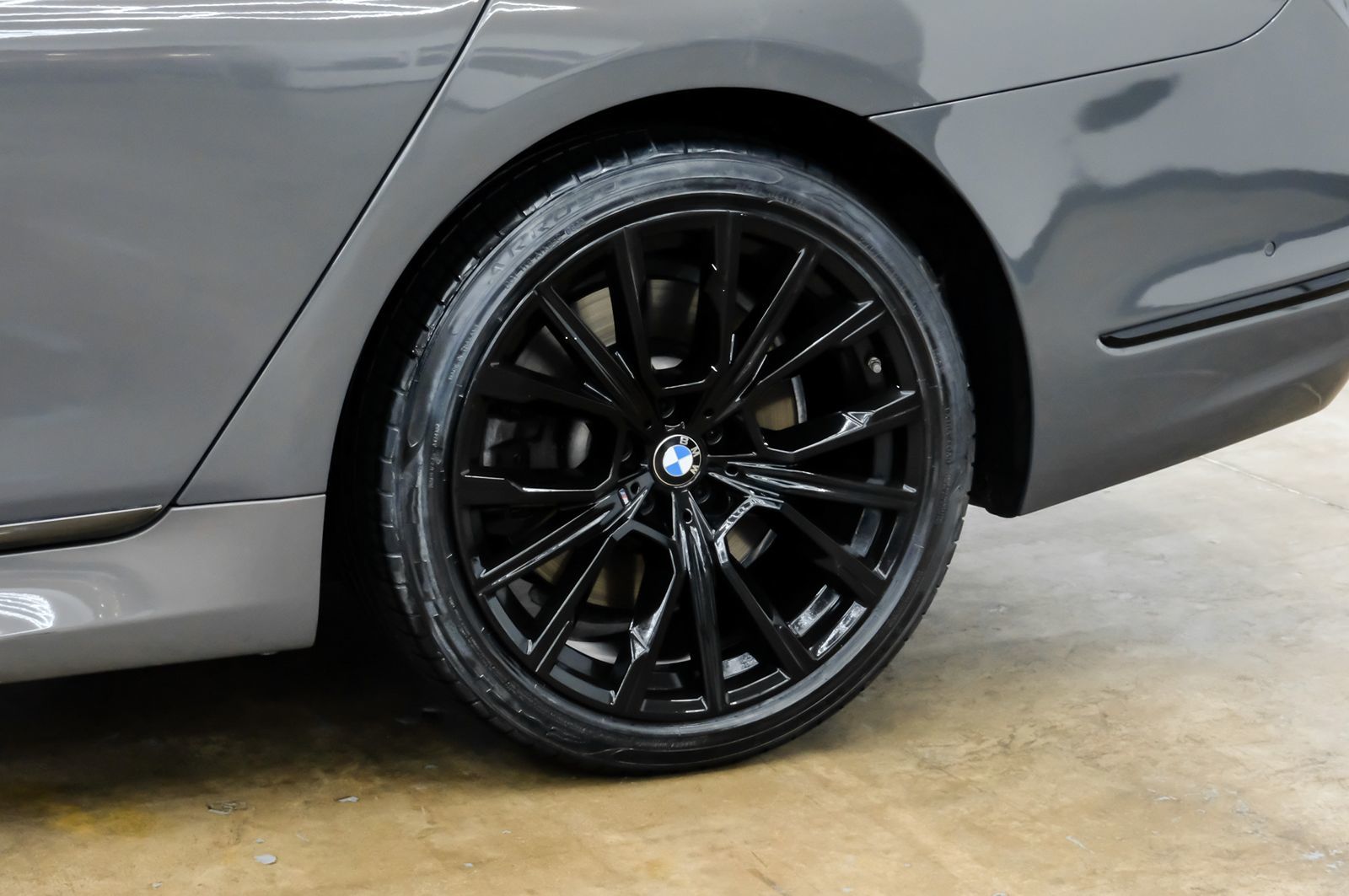 Photo 64 of this BMW 7 Series