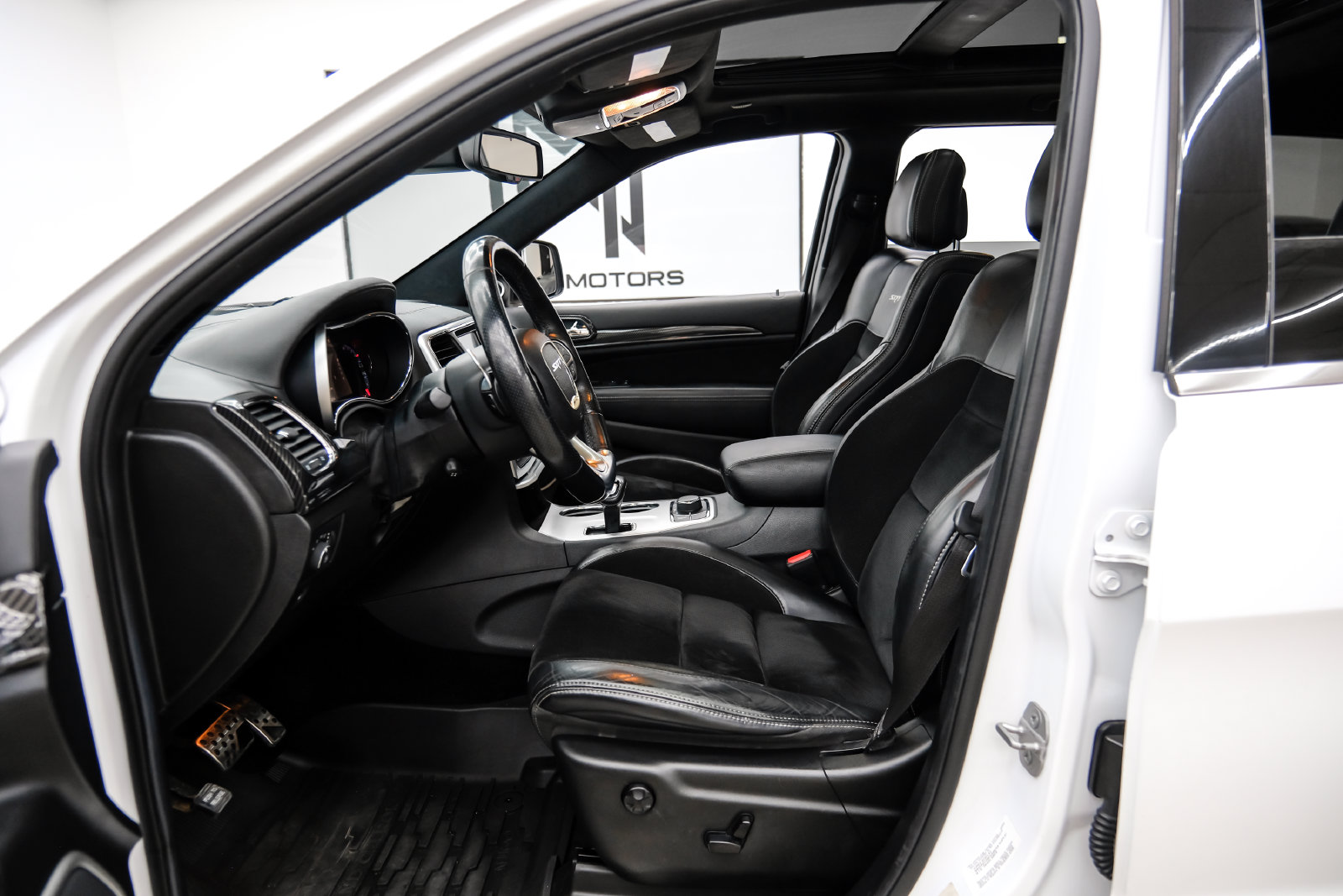 Photo 39 of this Jeep Grand Cherokee