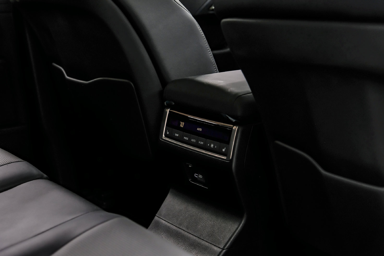 Photo 44 of this Lexus GX 550