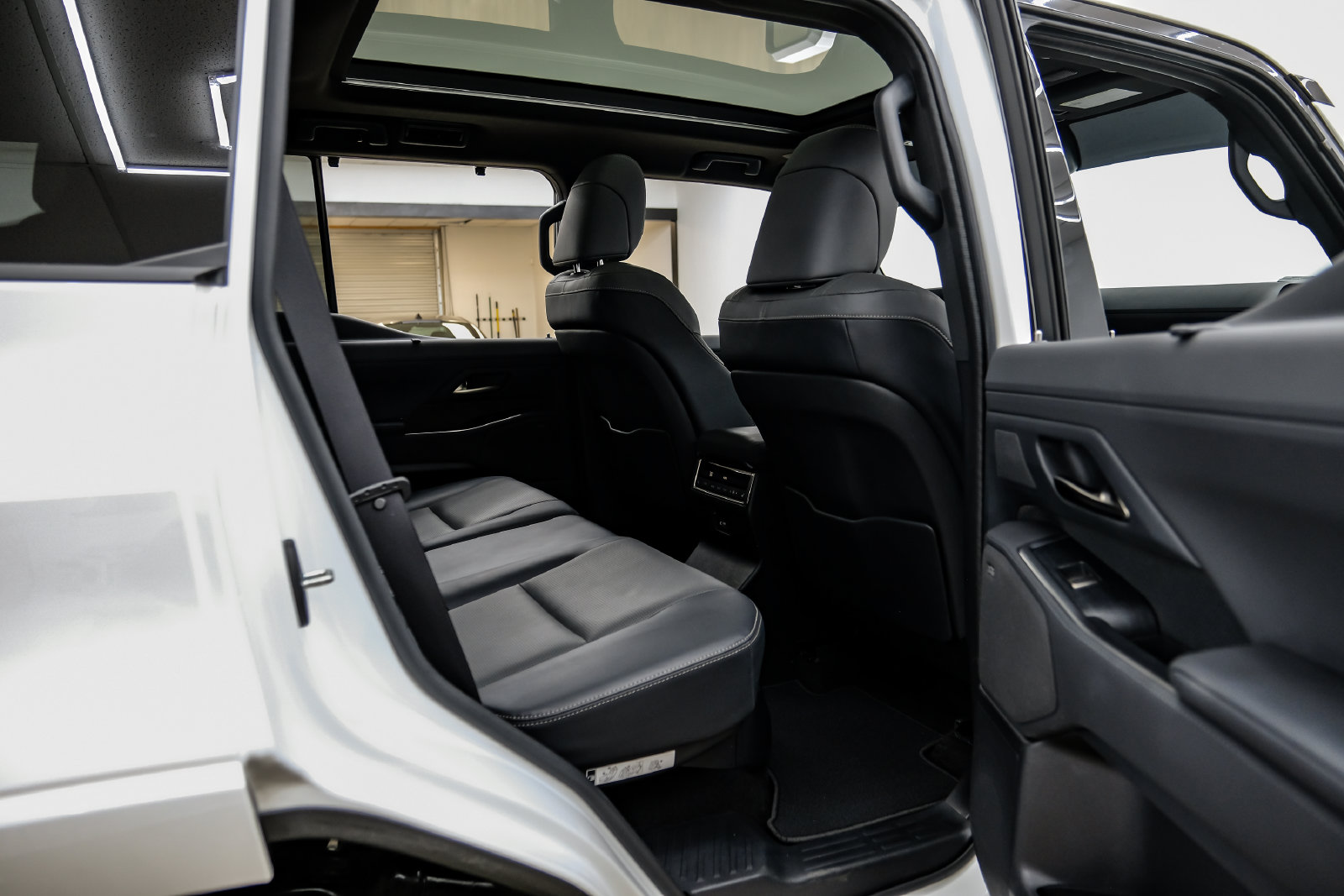 Photo 43 of this Lexus GX 550