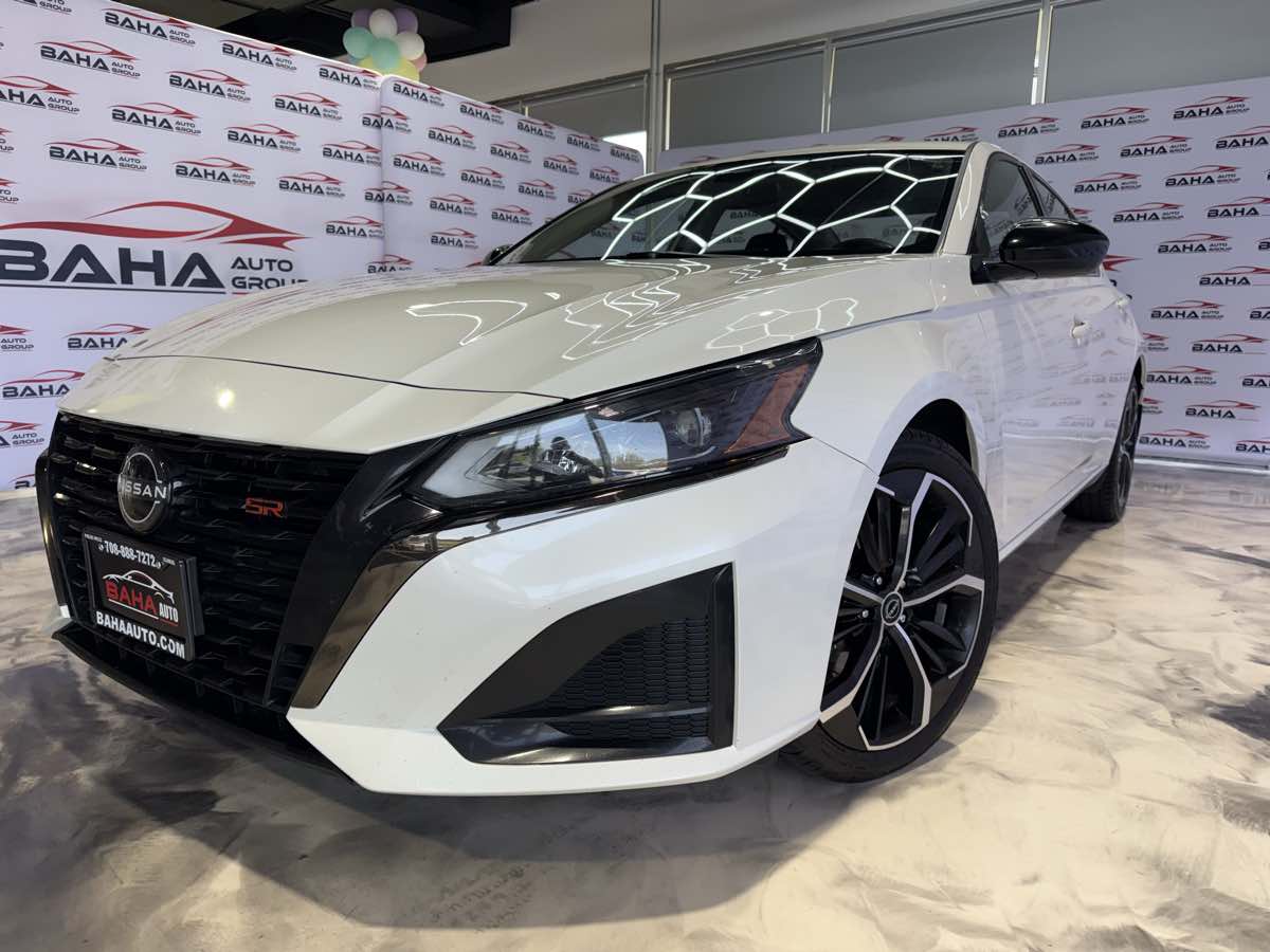 2023 Nissan Altima SR - Photo 2