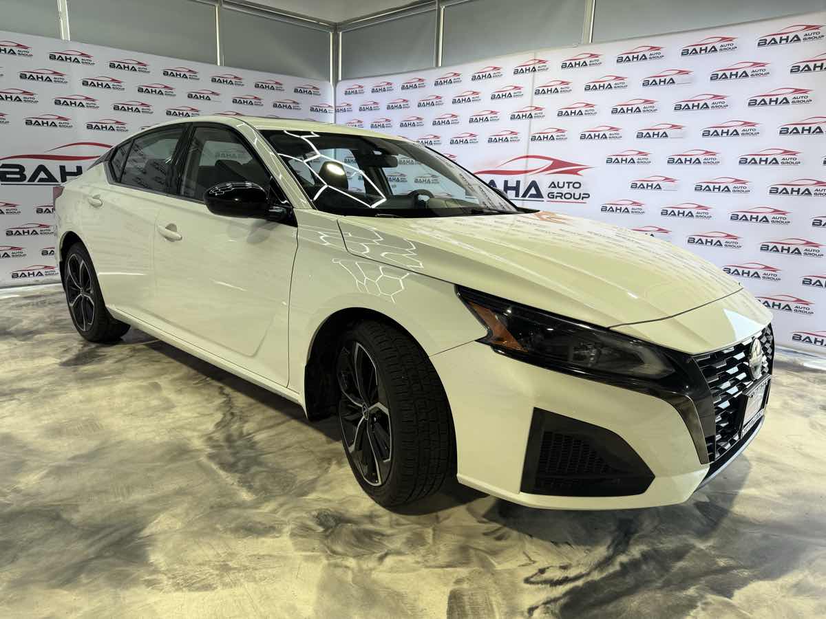 2023 Nissan Altima SR - Photo 6