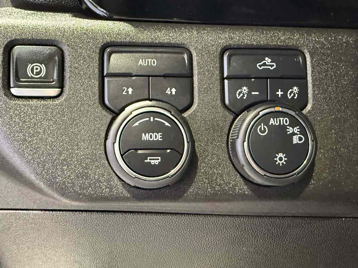 2025 Chevrolet Silverado 1500 LT - Photo 28