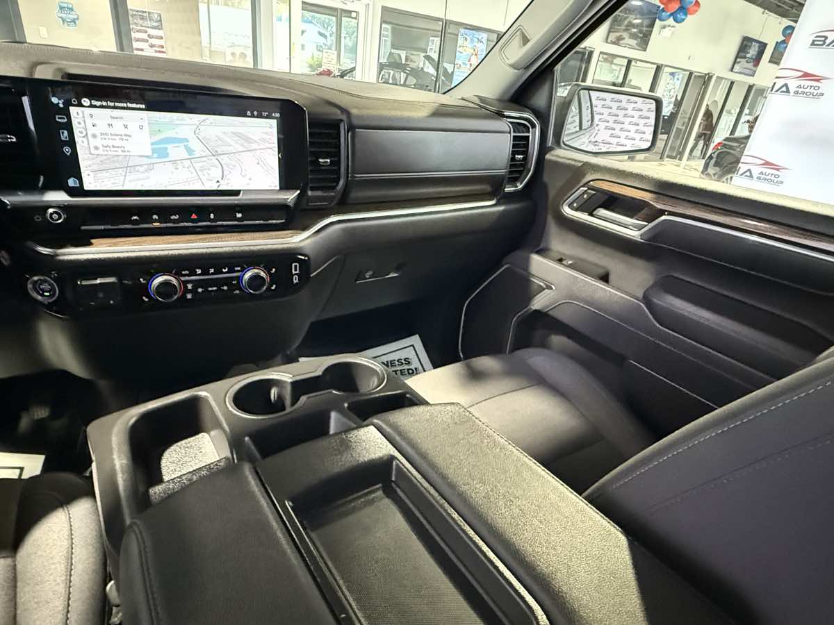 2025 Chevrolet Silverado 1500 LT - Photo 39