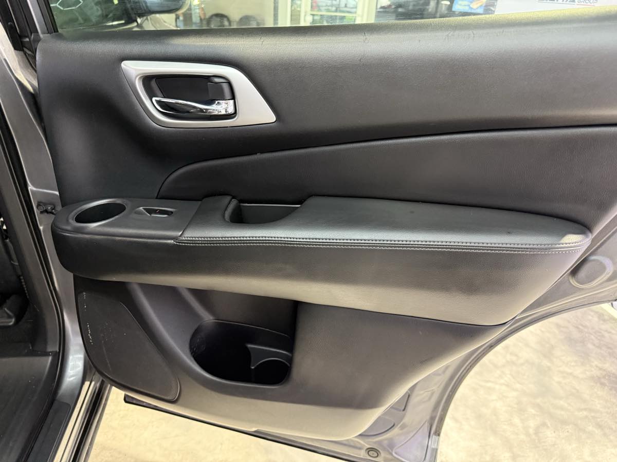 2020 Nissan Pathfinder S - Photo 35