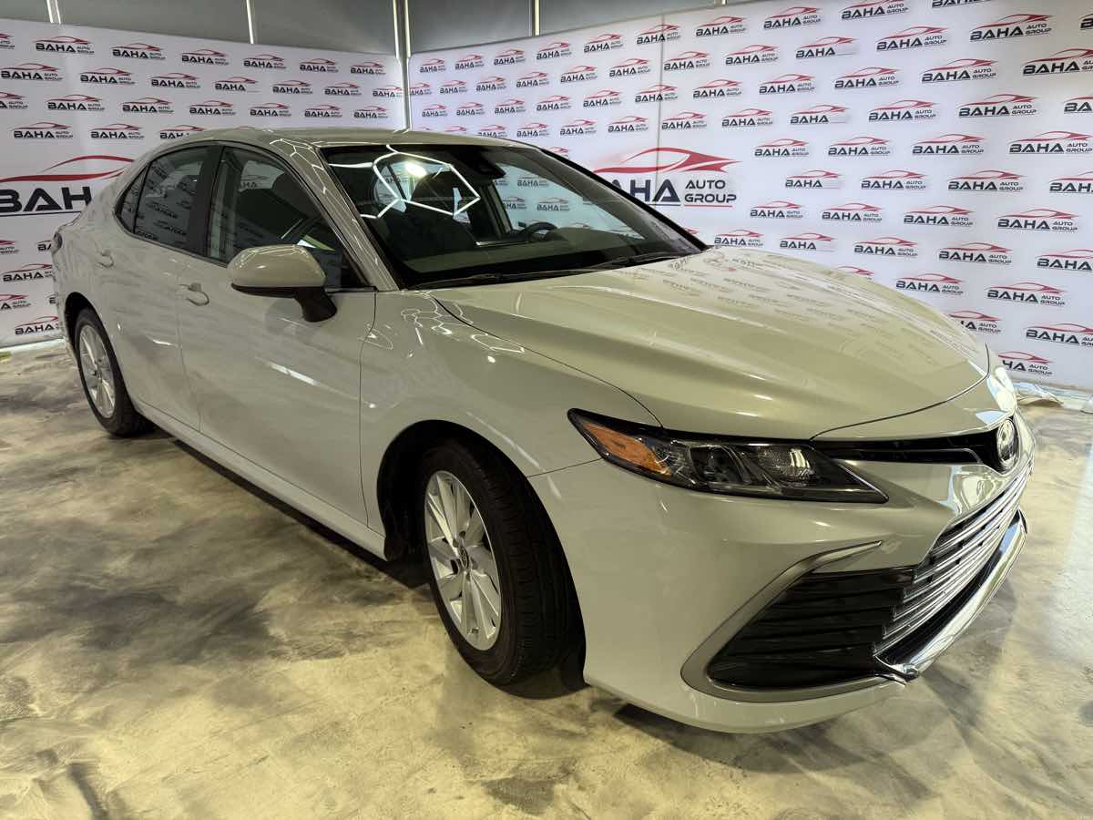 2023 Toyota Camry LE photo 3