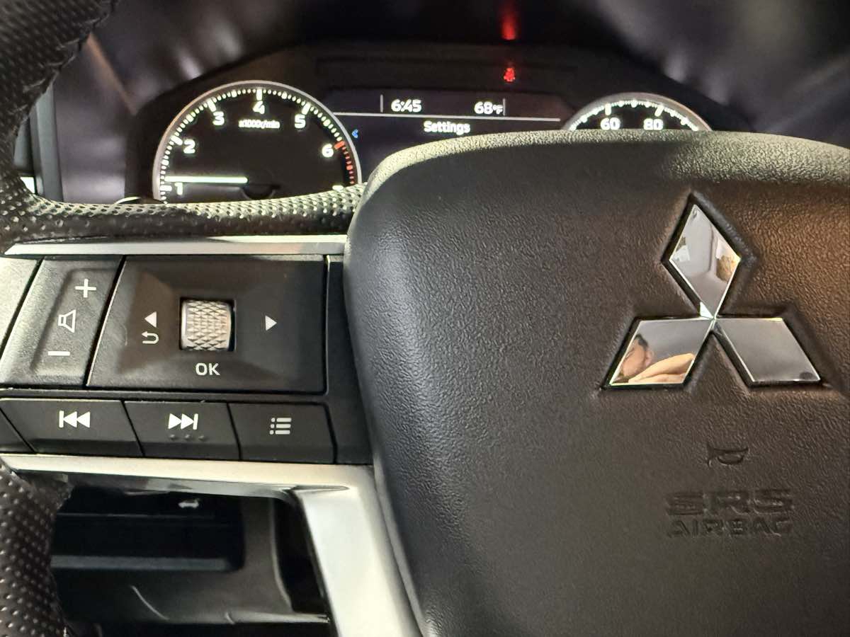2024 Mitsubishi Outlander SE - Photo 17