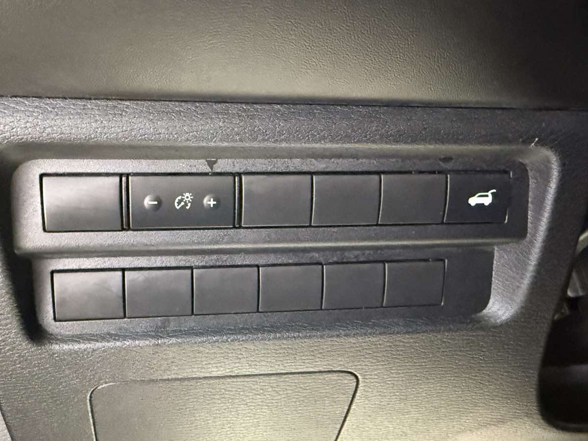 2024 Mitsubishi Outlander SE - Photo 18