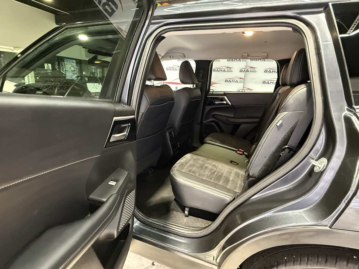 2024 Mitsubishi Outlander SE - Photo 36