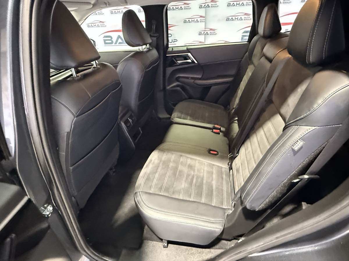 2024 Mitsubishi Outlander SE - Photo 38
