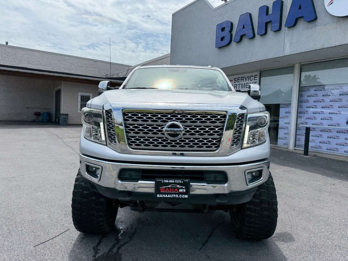 2017 Nissan Titan SL photo 2