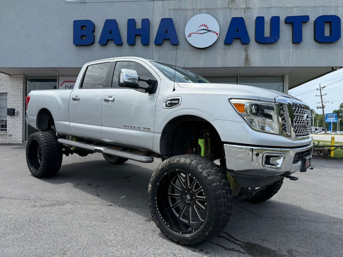 2017 Nissan Titan SL photo 3