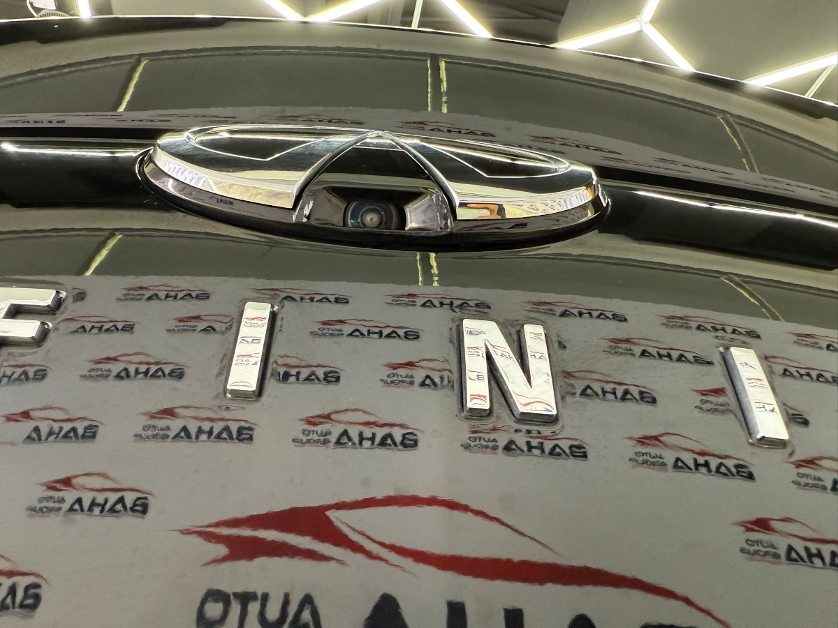 2025 INFINITI QX50 - Image 11