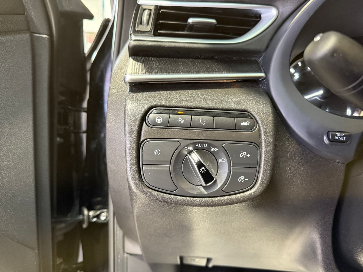 2025 INFINITI QX50 - Image 29