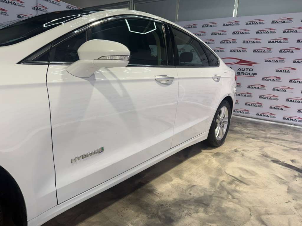 2018 Ford Fusion Hybrid SE photo 4
