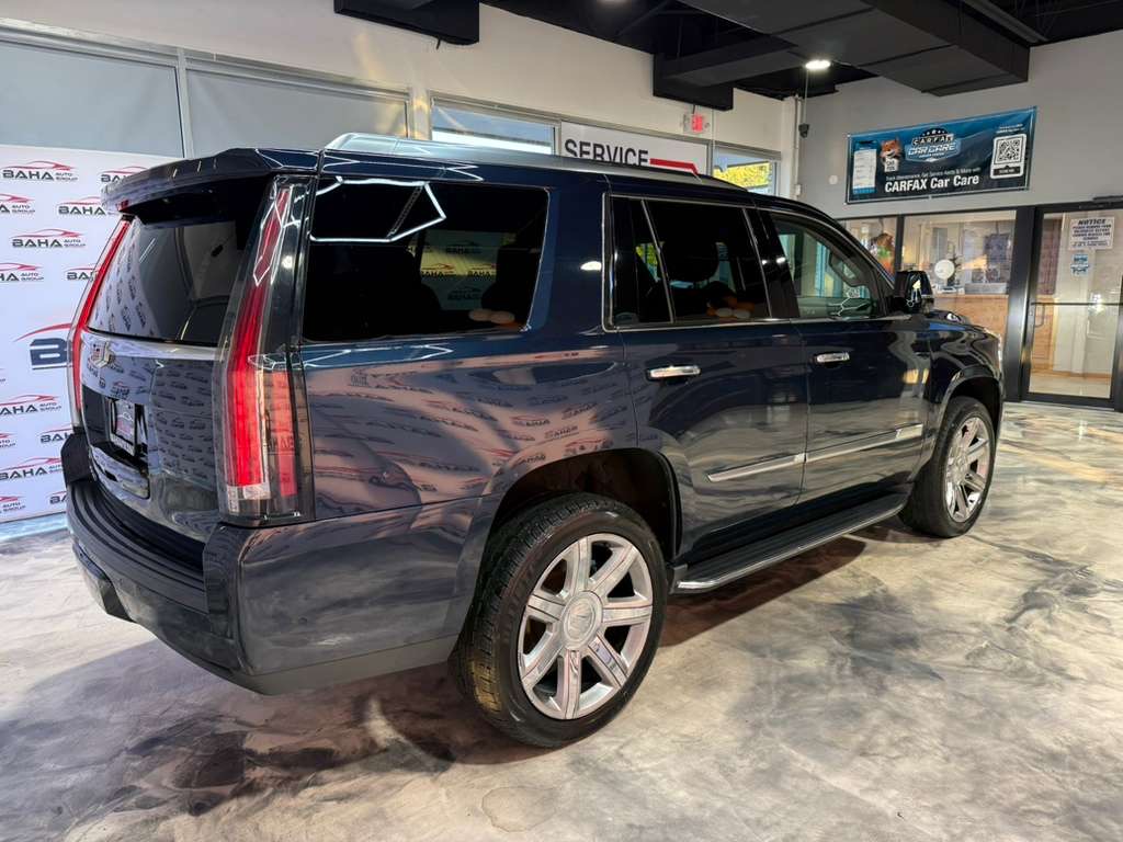 2020 Cadillac Escalade Luxury photo 3