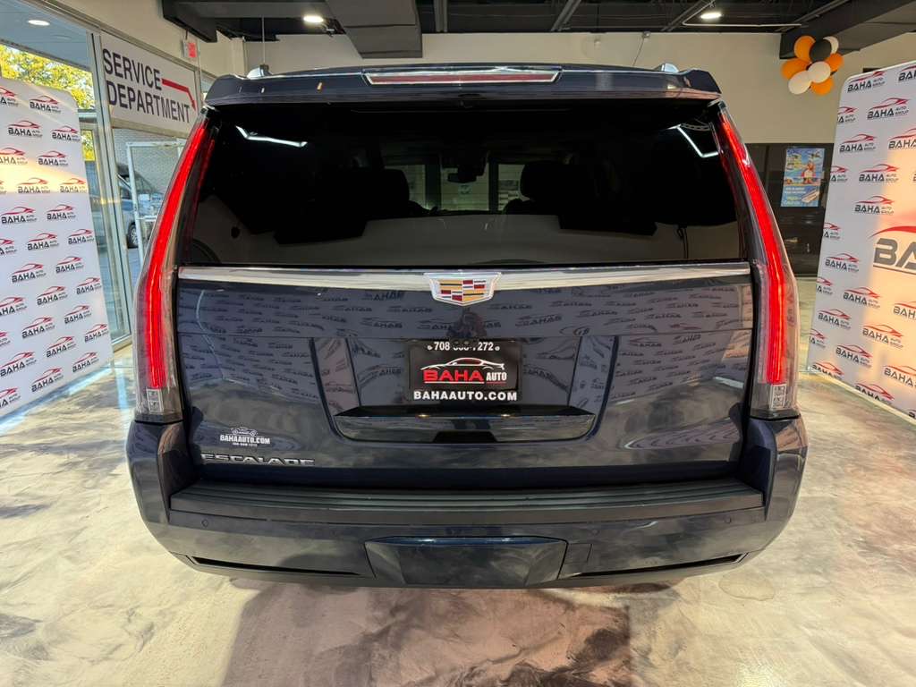 2020 Cadillac Escalade Luxury photo 4