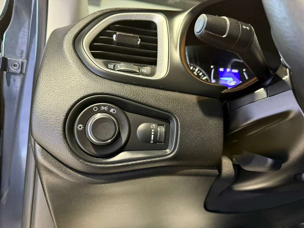 2021 JEEP RENEGADE - Image 23