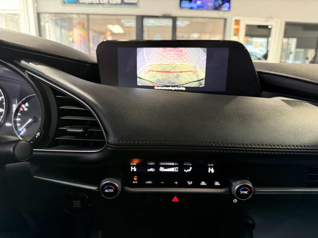2025 MAZDA MAZDA3 - Image 17