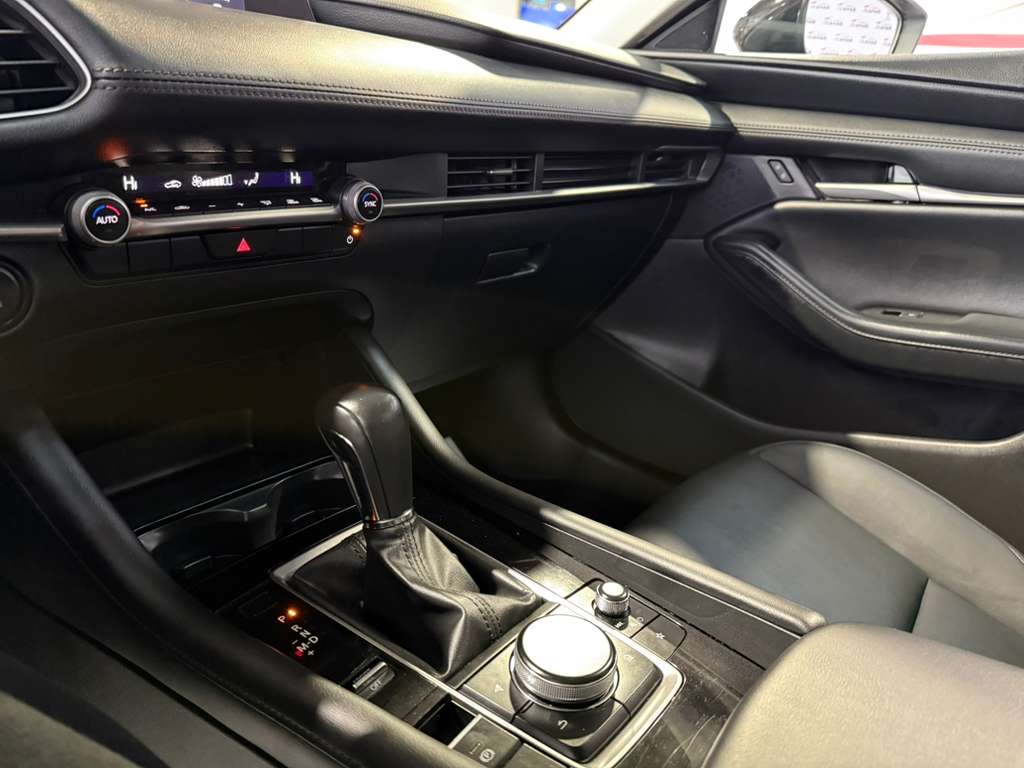 2025 MAZDA MAZDA3 - Image 19