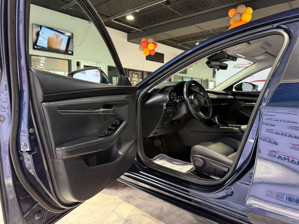 2025 MAZDA MAZDA3 - Image 28