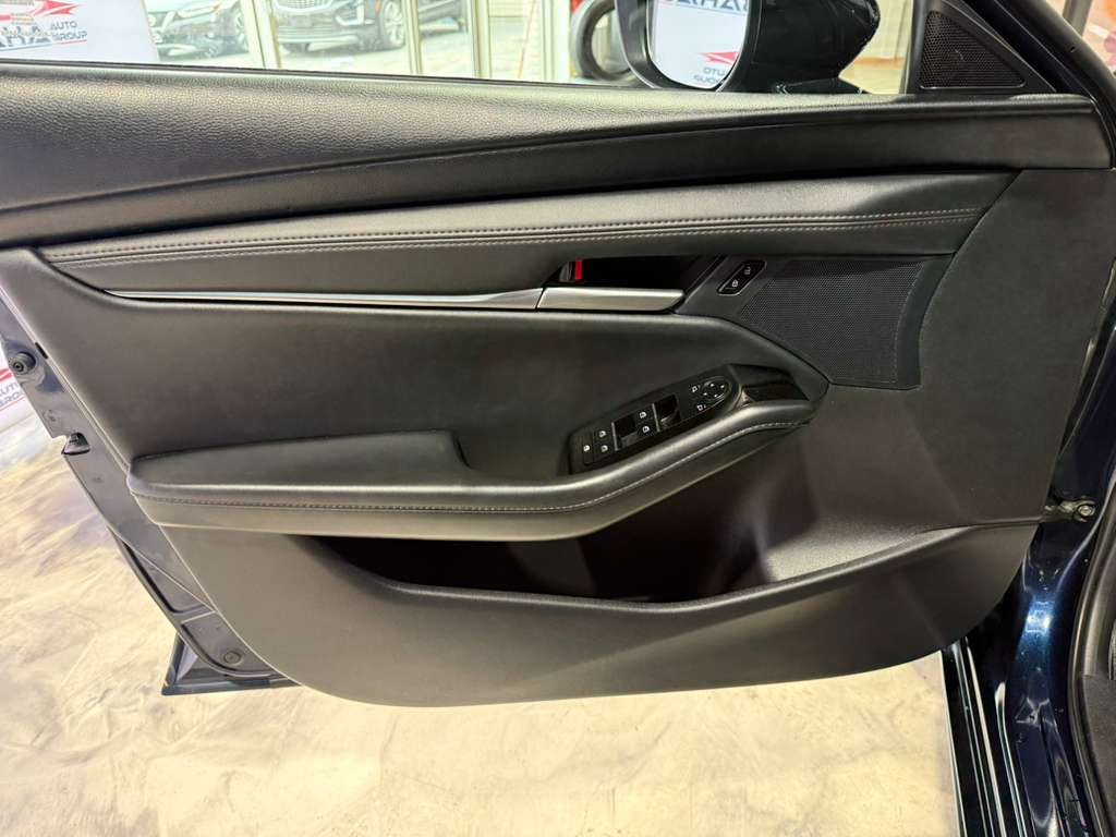 2025 MAZDA MAZDA3 - Image 37