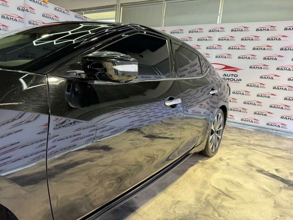 2019 Nissan Maxima Platinum photo 2