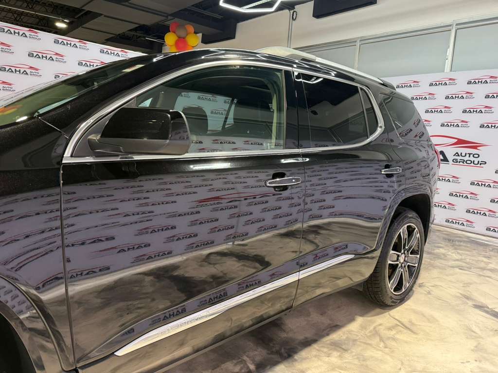 2017 Gmc Acadia Denali photo 2