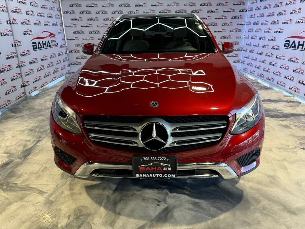 2018 Mercedes Benz GLC 300 4MATIC photo 2
