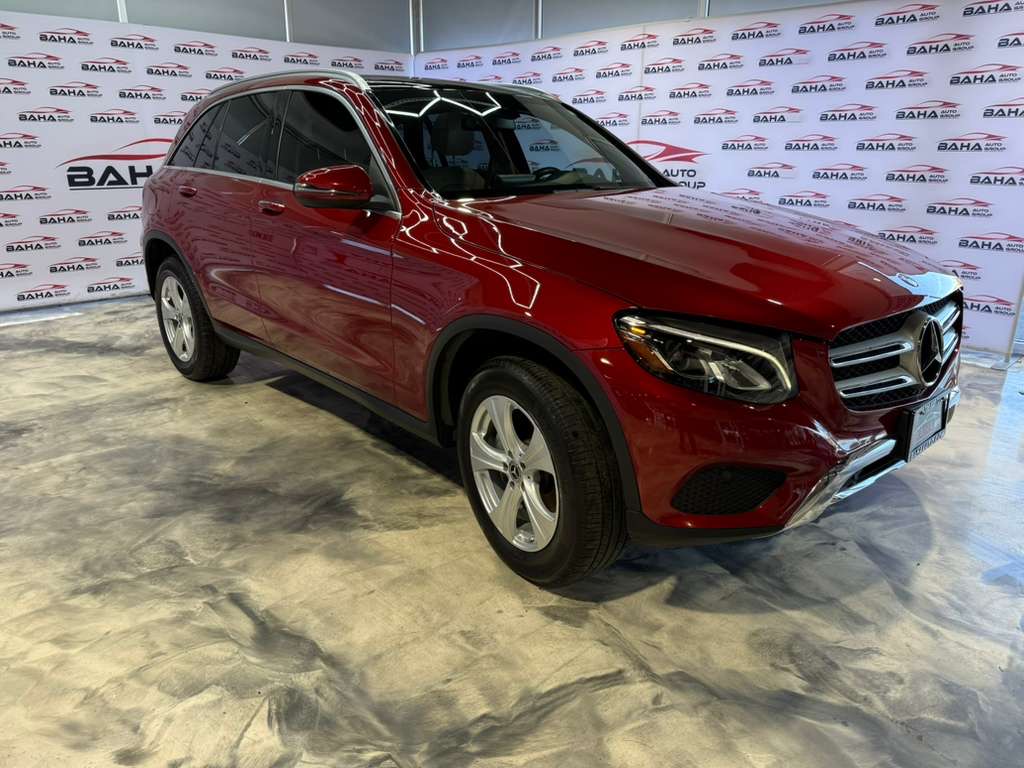 2018 Mercedes Benz GLC 300 4MATIC photo 3