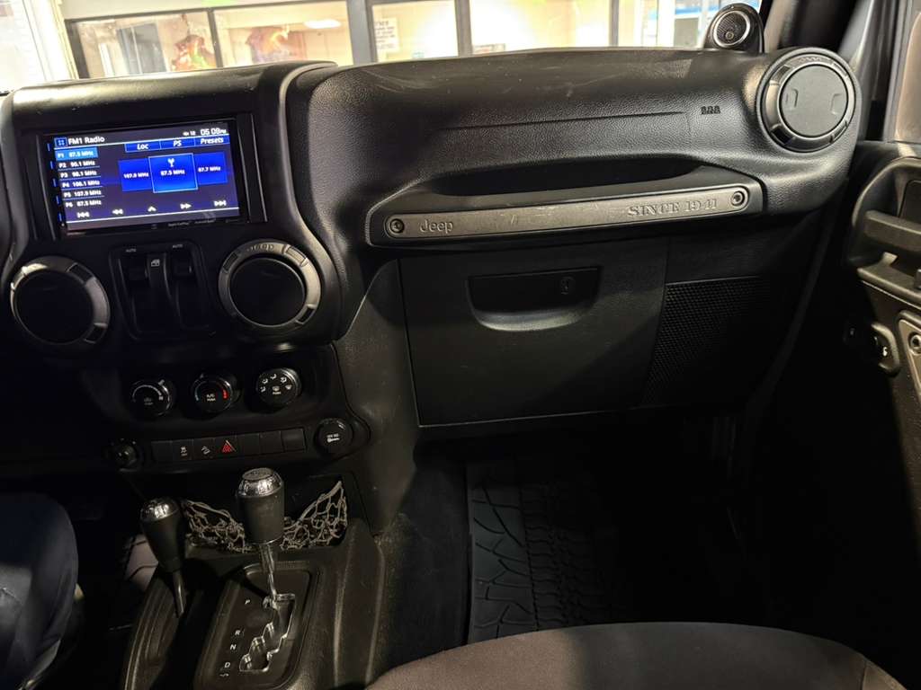 2013 JEEP WRANGLER - Image 17