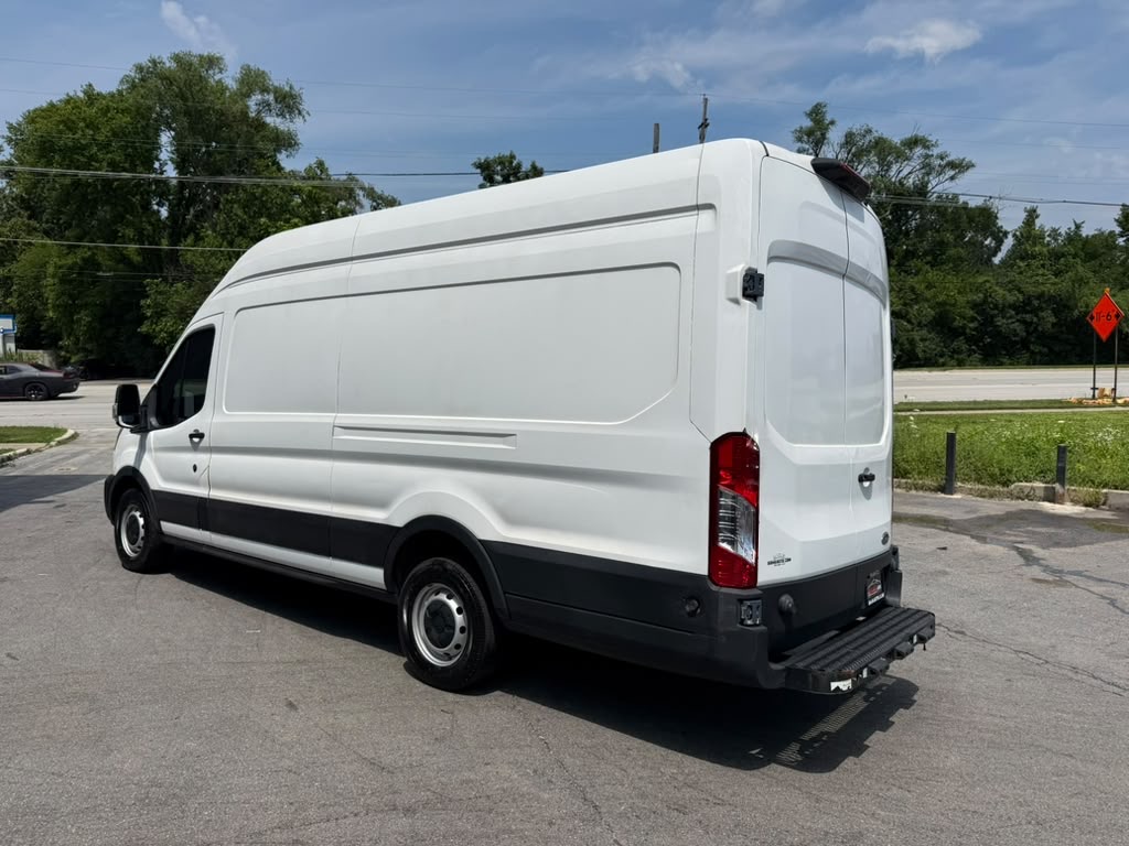 View vehicle photo 7