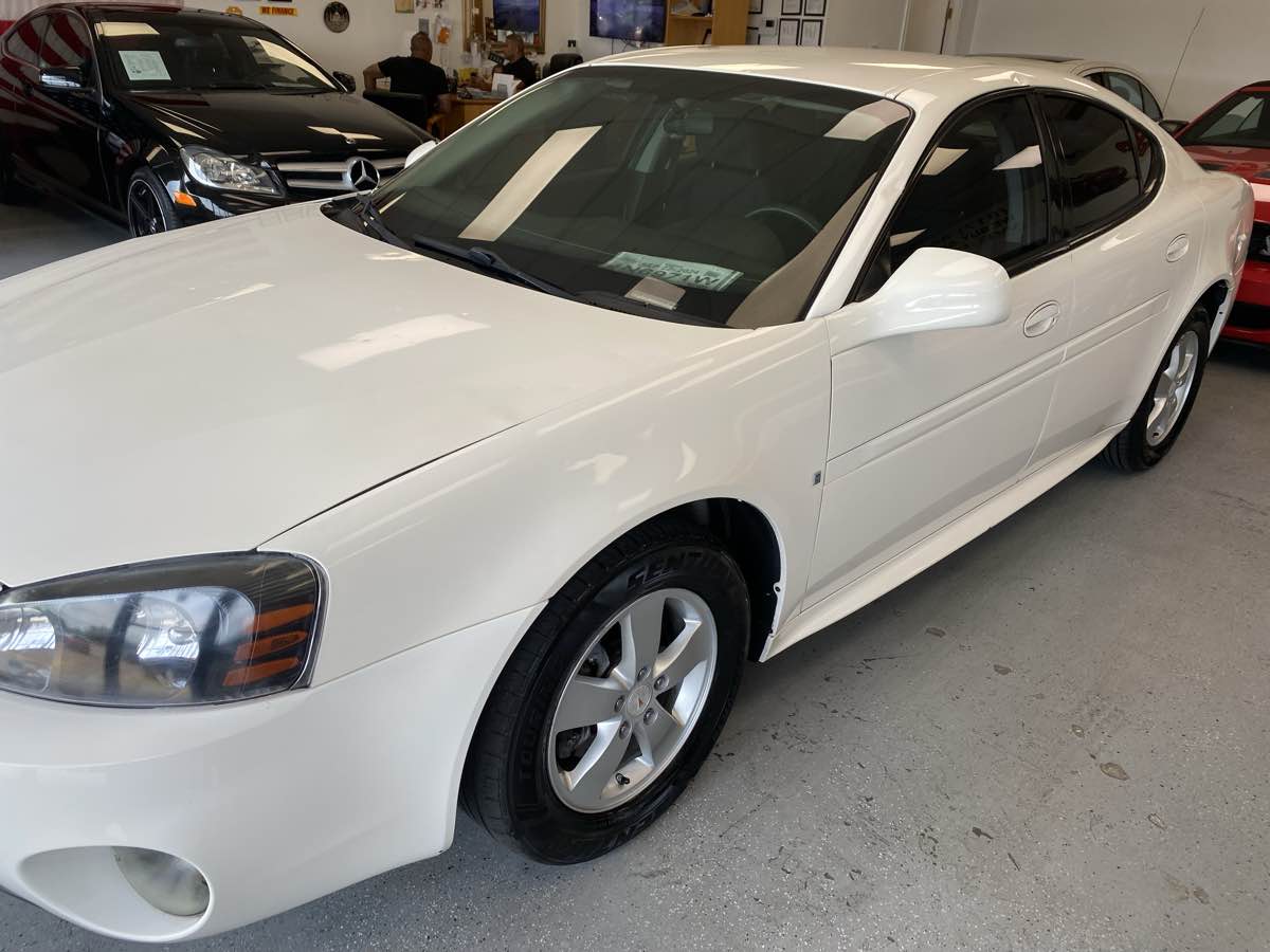2007 Pontiac Grand Prix photo 3