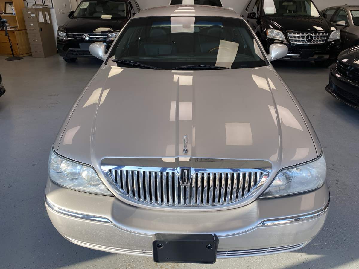 2010 Lincoln Town Car Signature Limited