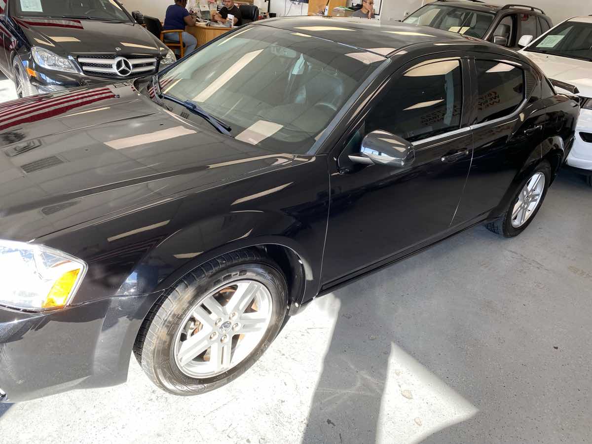 2010 Dodge Avenger R/T photo 4