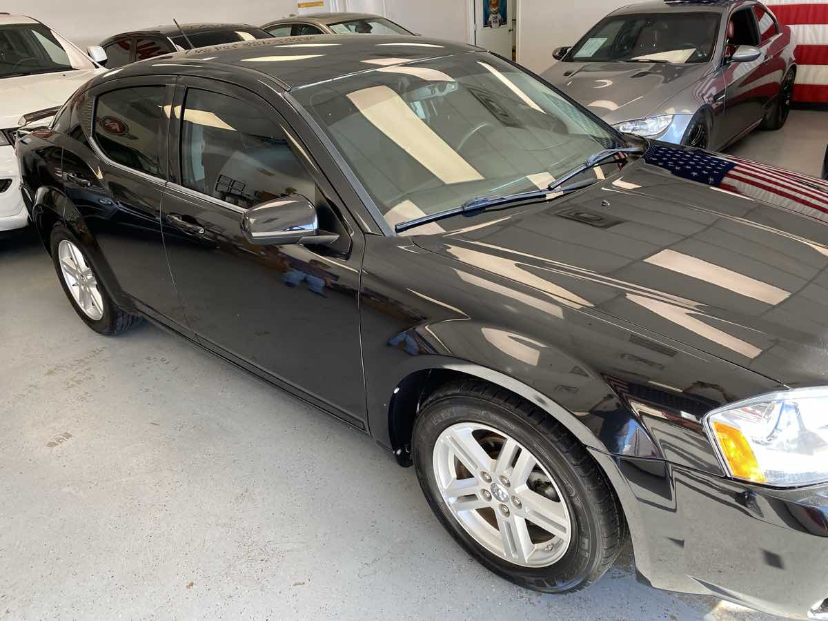2010 Dodge Avenger R/T photo 3