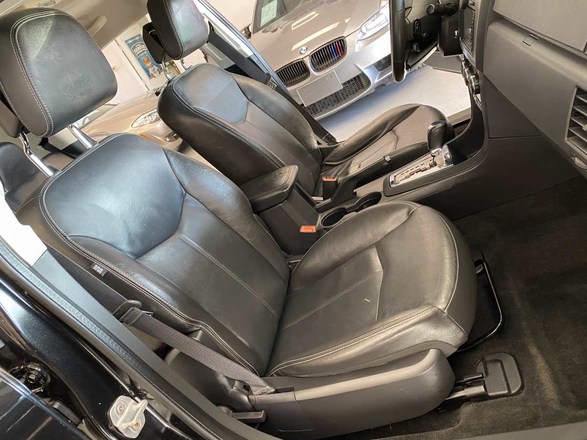 2010 Dodge Avenger R/T photo 19