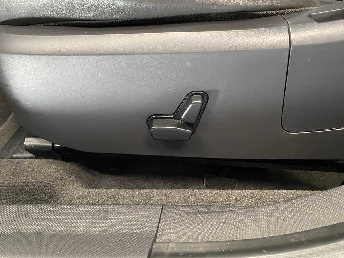 2010 Dodge Avenger R/T photo 23