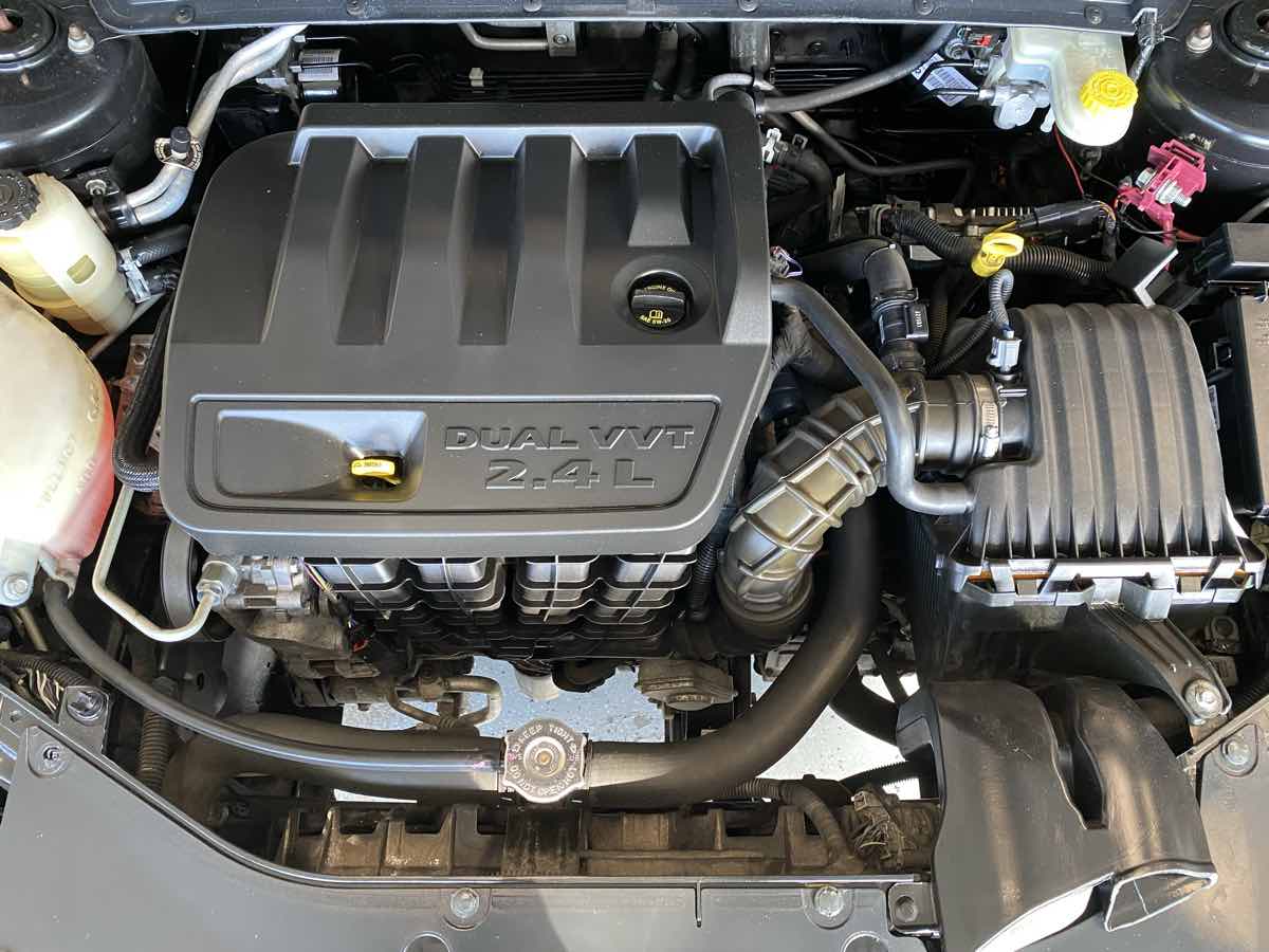 2010 Dodge Avenger R/T photo 27