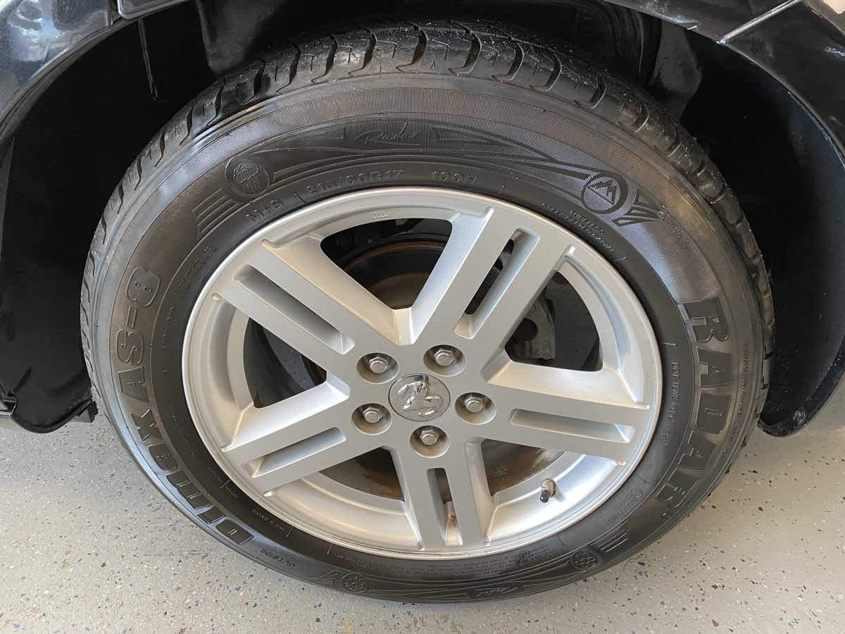 2010 Dodge Avenger R/T photo 25