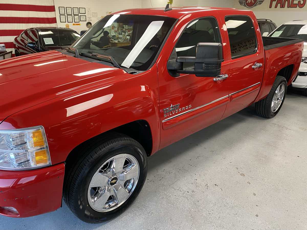 2011 Chevrolet Silverado 1500 LT photo 3