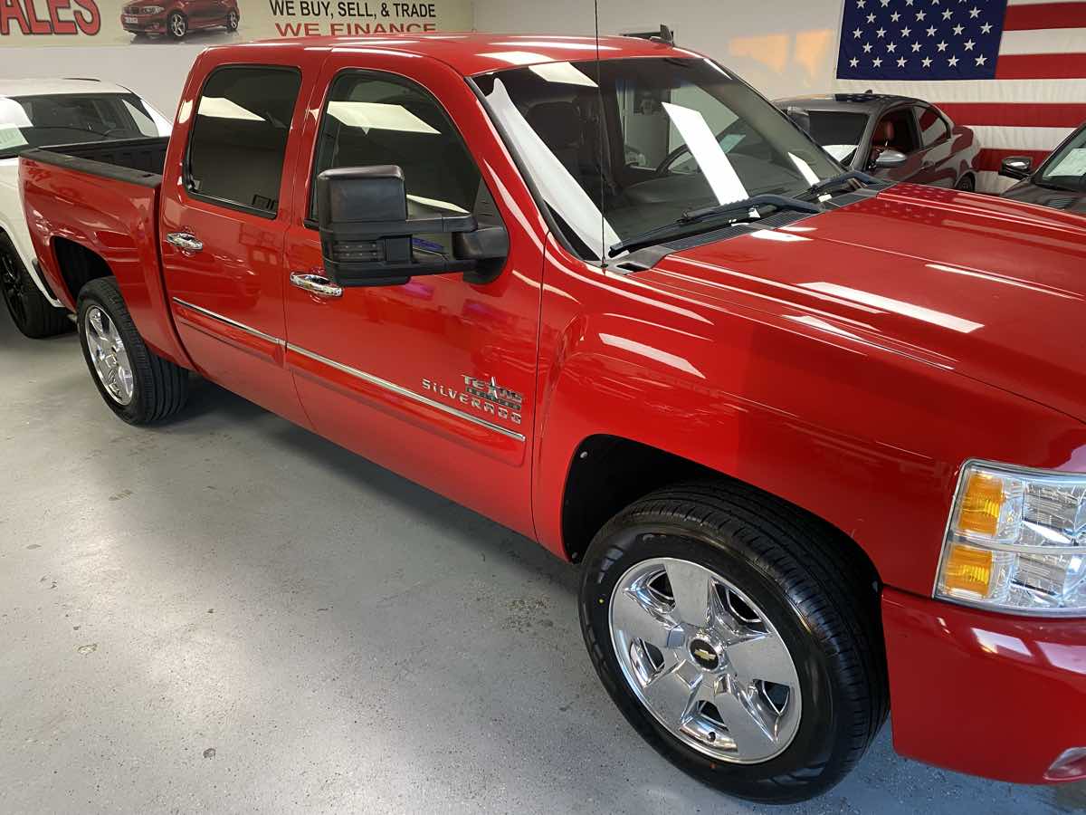 2011 Chevrolet Silverado 1500 LT photo 2