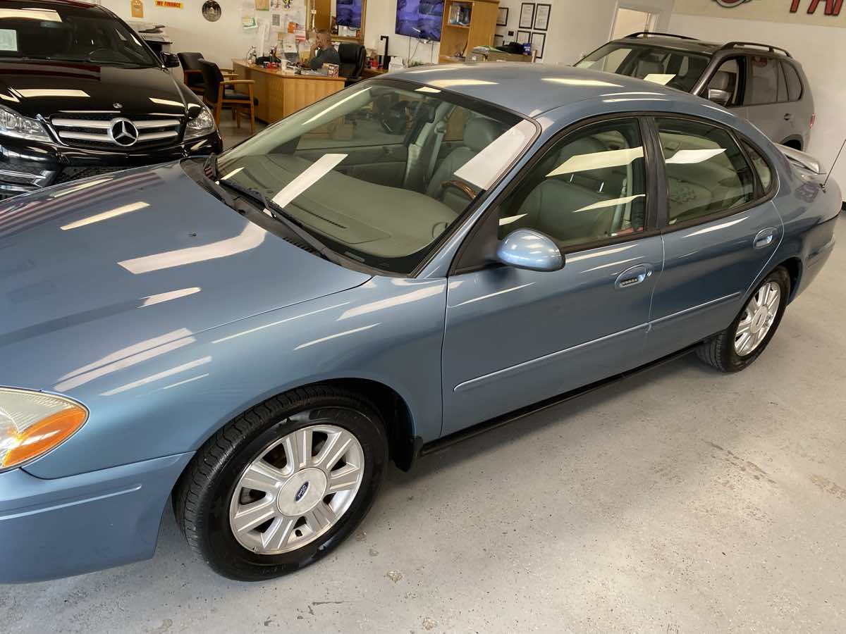 2005 Ford Taurus SEL photo 3