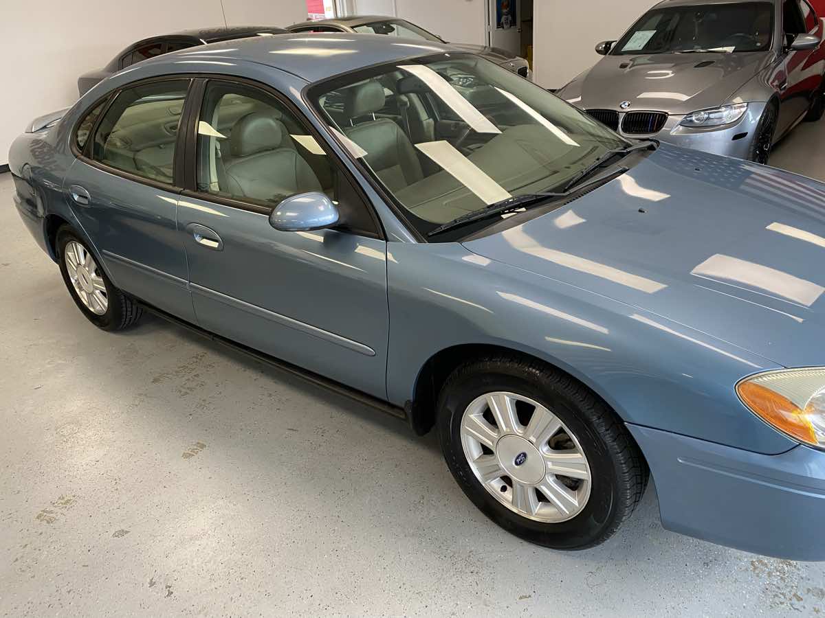 2005 Ford Taurus SEL photo 4
