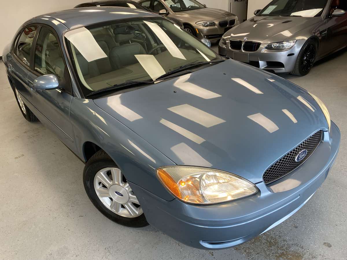 2005 Ford Taurus SEL photo 8
