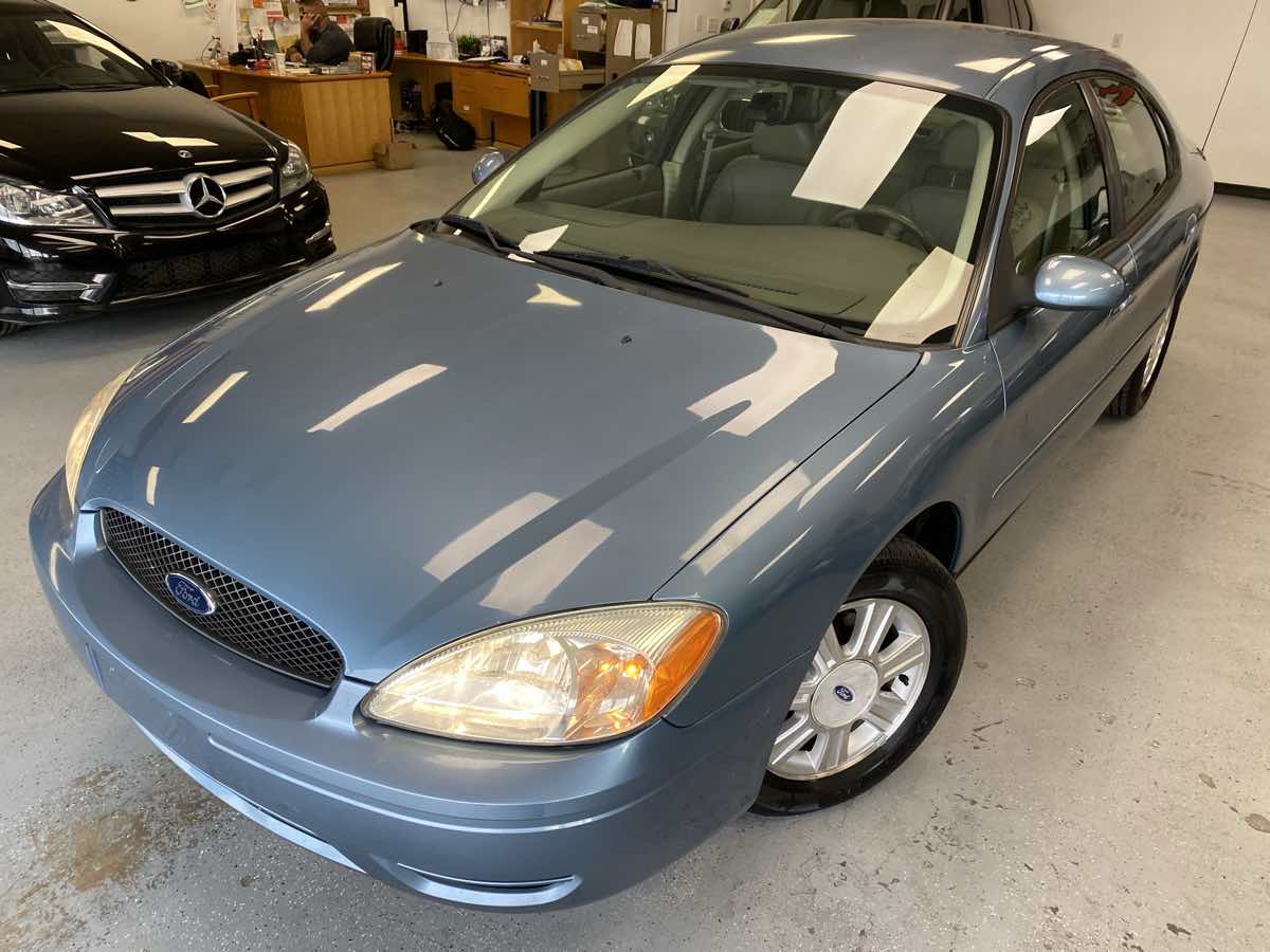 2005 Ford Taurus SEL photo 9